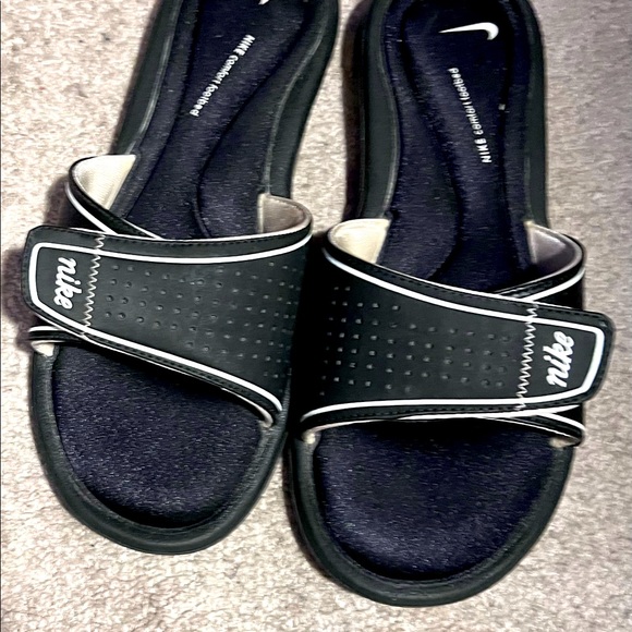 NIKE Sandals - Picture 1 of 4